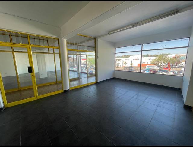 60M² RETAIL TO LET IN STARWOOD